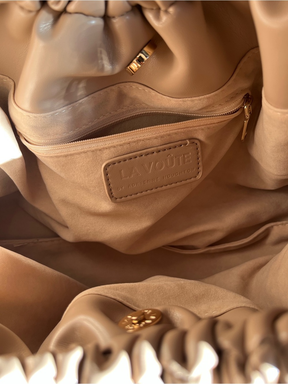 LA VOUTE Adrienne Bailon NWOT Le Papillon
Bag Sand Tan Handbag / Shoulder Purse - Picture 8 of 10